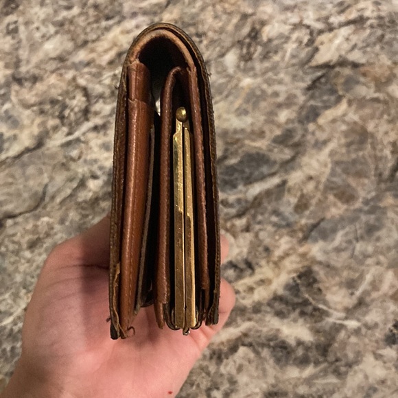 LV kisslock wallet - Picture 7 of 7